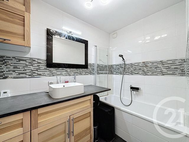 Appartement F4 à vendre - 4 pièces - 84.27 m2 - VELIZY VILLACOUBLAY - 78 - ILE-DE-FRANCE - Century 21 Fels Immobilier