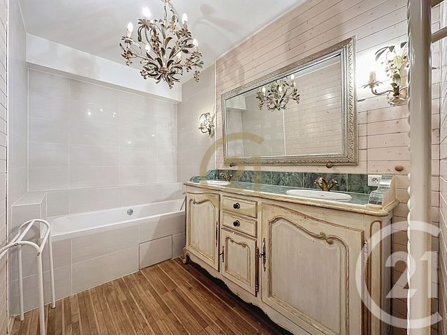 Appartement T3 à vendre - 4 pièces - 101.32 m2 - VERSAILLES - 78 - ILE-DE-FRANCE - Century 21 Fels Immobilier