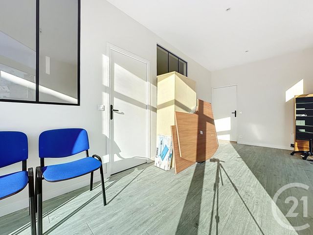 Appartement Local à vendre - 4 pièces - 61.09 m2 - VERSAILLES - 78 - ILE-DE-FRANCE - Century 21 Fels Immobilier