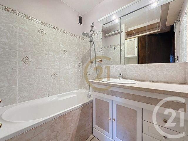 Appartement T4 à vendre - 4 pièces - 75.5 m2 - VELIZY VILLACOUBLAY - 78 - ILE-DE-FRANCE - Century 21 Fels Immobilier