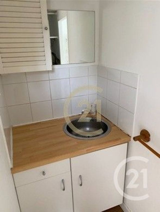 Appartement Chambre à vendre - 1 pièce - 11.86 m2 - VERSAILLES - 78 - ILE-DE-FRANCE - Century 21 Fels Immobilier